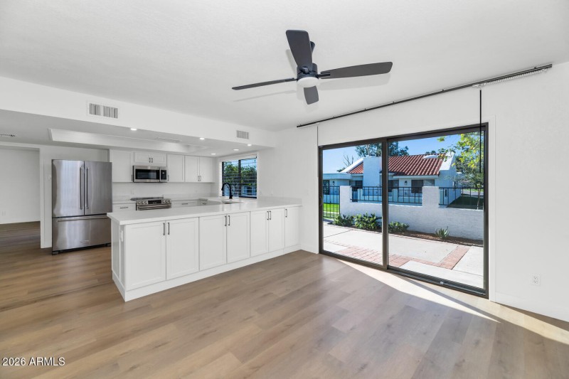 8151 E Del Joya Dr-large-008-016-TOD7930