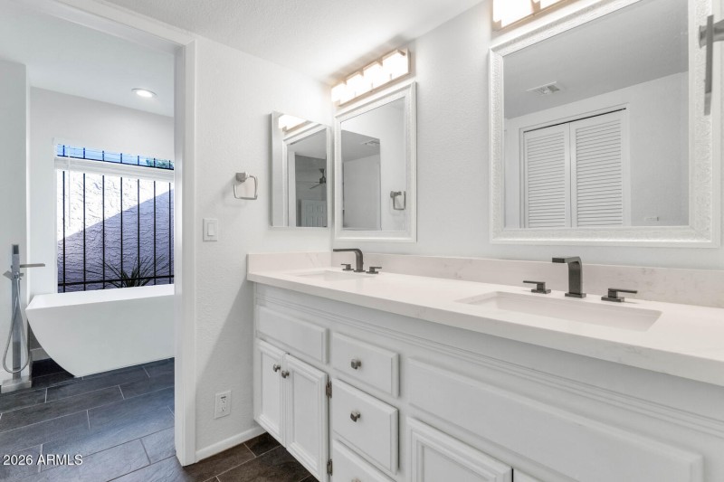 8151 E Del Joya Dr-large-016-018-TOD7922