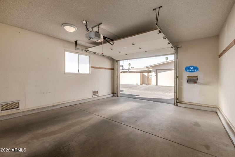 LARGE GARAGE