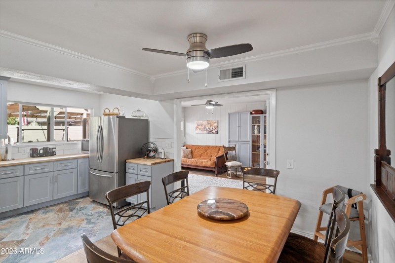 11-Dining to Kitchen