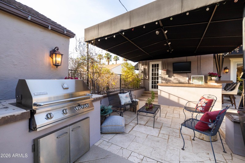 Outdoor Kitchen