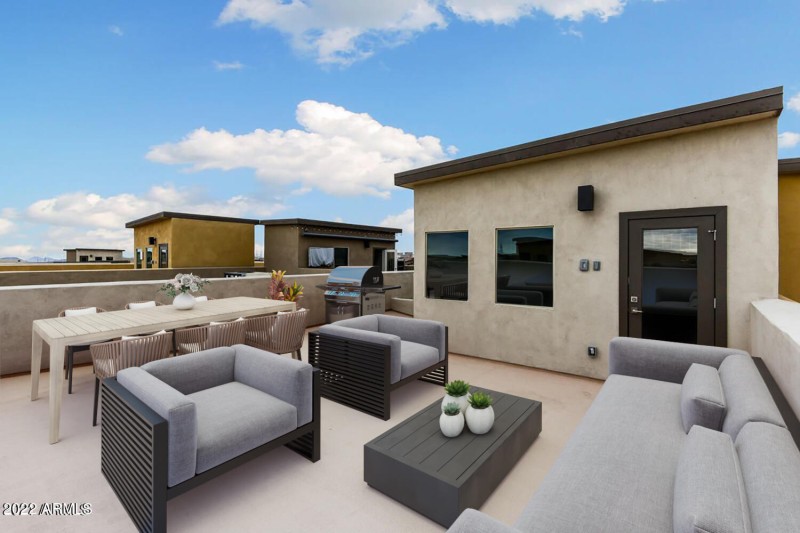 Via De Luna - Rooftop Deck