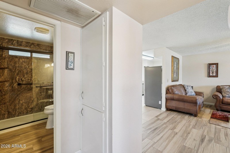 21-web-or-mls-W Kingswood Cir-S2702-021r