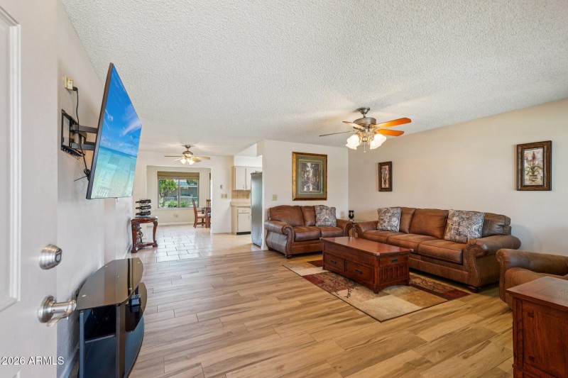 8-web-or-mls-W Kingswood Cir-S2702-008r