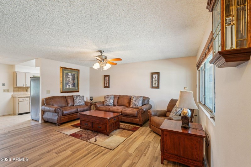 9-web-or-mls-W Kingswood Cir-S2702-009r