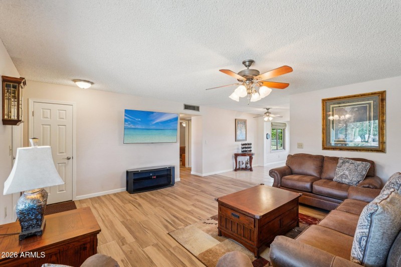 11-web-or-mls-W Kingswood Cir-S2702-011r