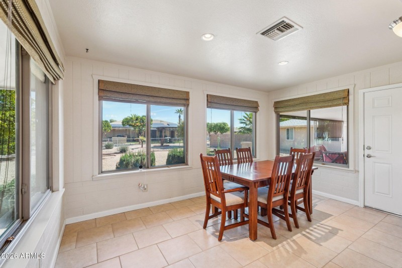 13-web-or-mls-W Kingswood Cir-S2702-013r