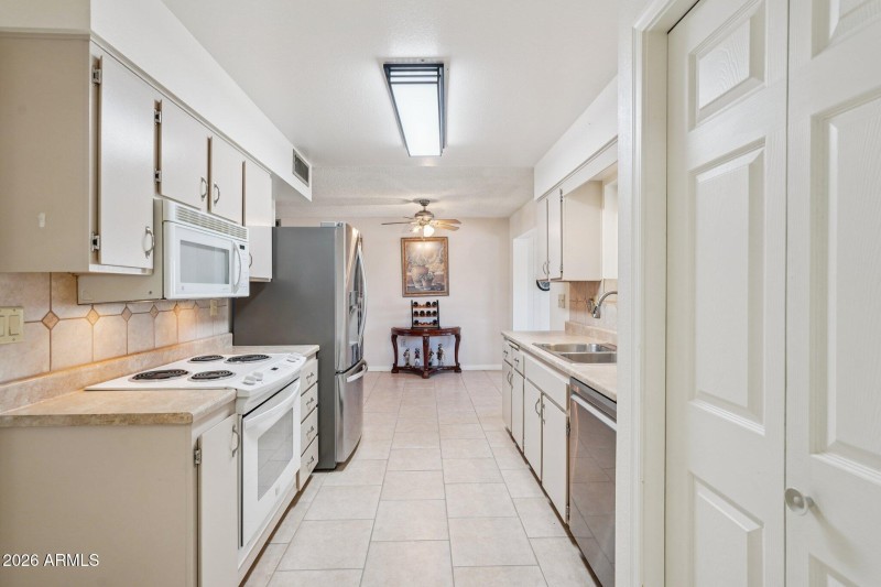 16-web-or-mls-W Kingswood Cir-S2702-016r