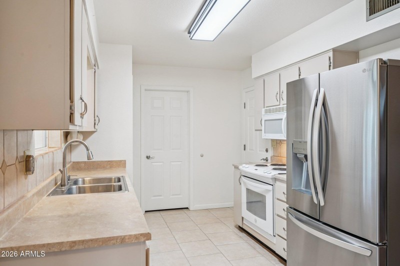 17-web-or-mls-W Kingswood Cir-S2702-017r