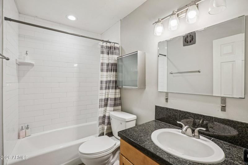 21-web-or-mls-E 4th St 8-S2702-019