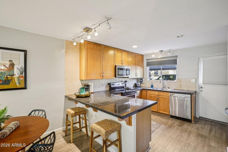 16-web-or-mls-E 4th St 8-S2702-014