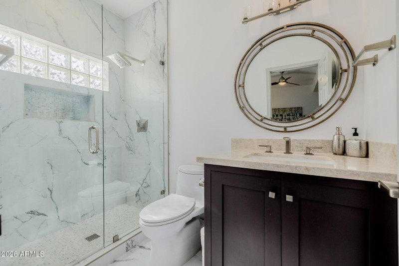 Guest Room 2 Enuite Bath