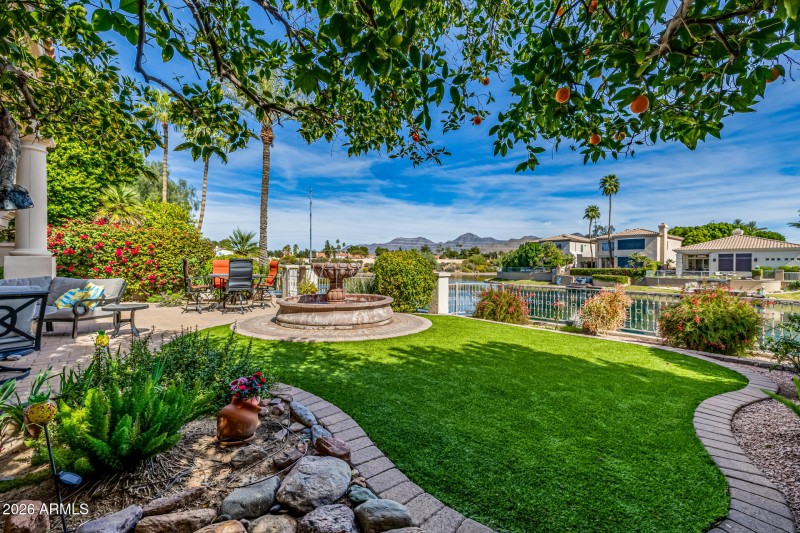 Lake & Mountain Views!