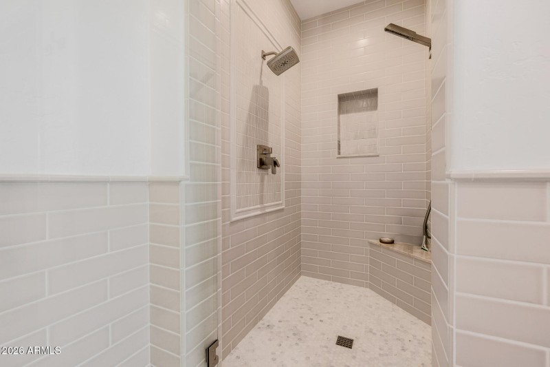 Large Primary Shower