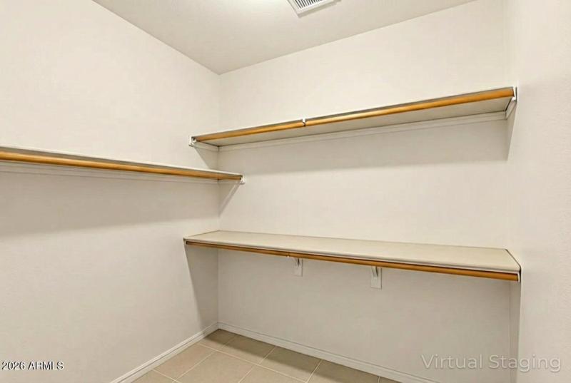 Primary Walk In Closet virtual items rem