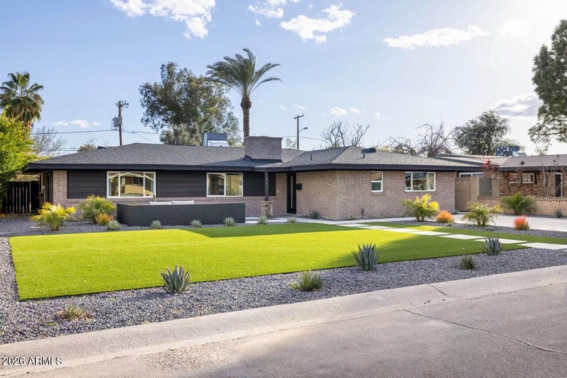 Low maintenance front yard