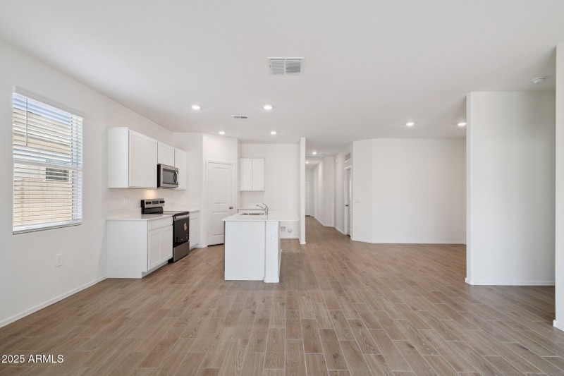 Dove - Great rm and Hallway