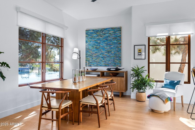 1777 W Ocotillo Rd #16-17