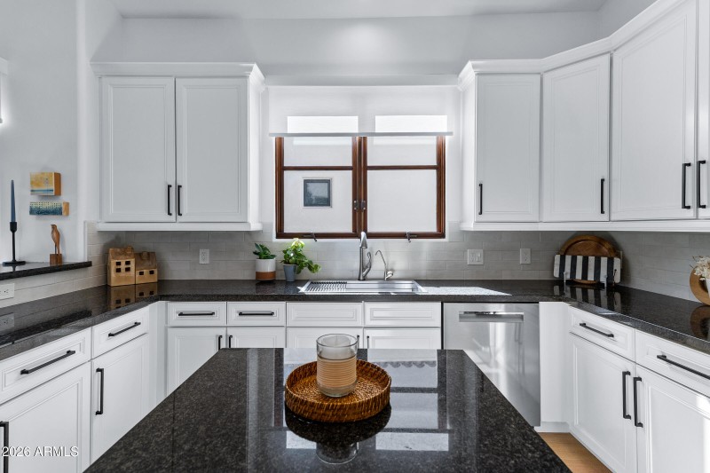 1777 W Ocotillo Rd #16-23