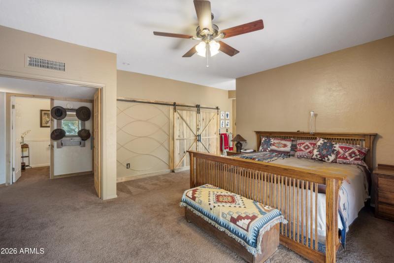 25 Primary to Closet