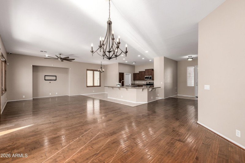GREAT ROOM - SOARING 10' CEILING