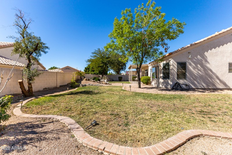 CORNER LOT - POOL SIZE