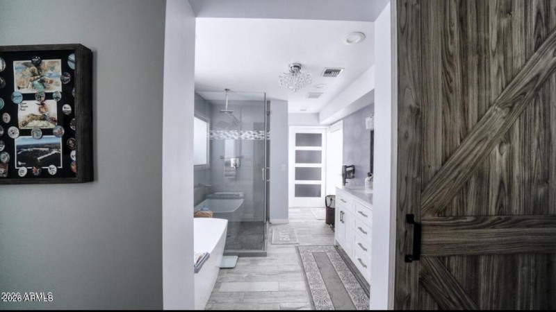 Entry Master Bathroom