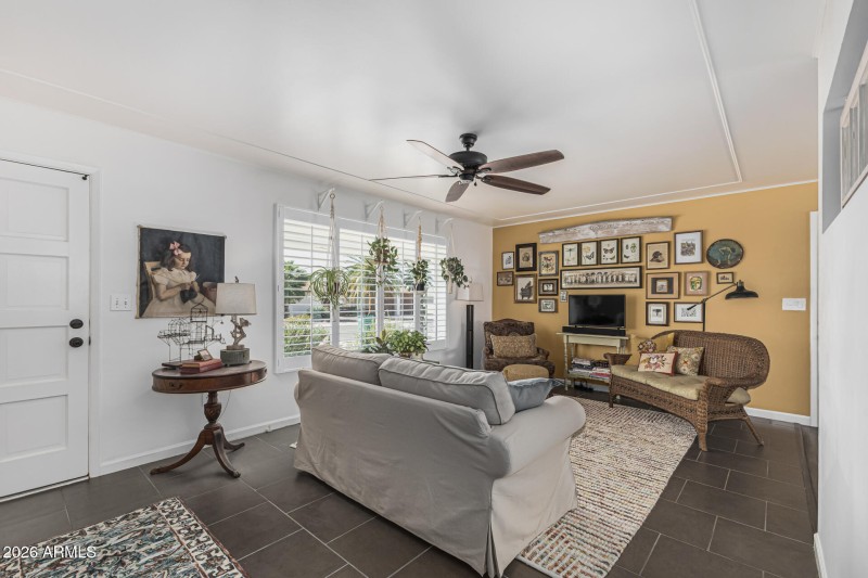 Living room 2 w/nice tiled floors