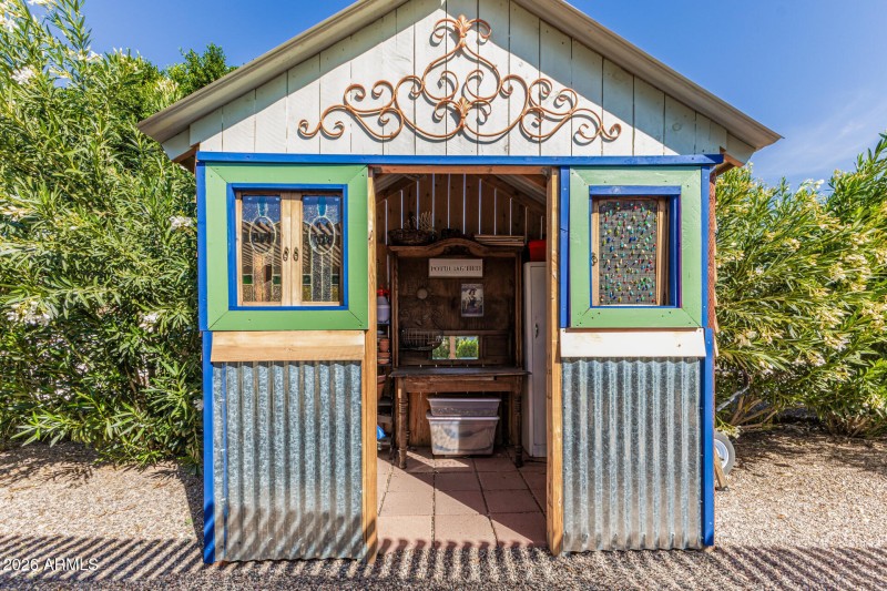 Custom built potting shed 1