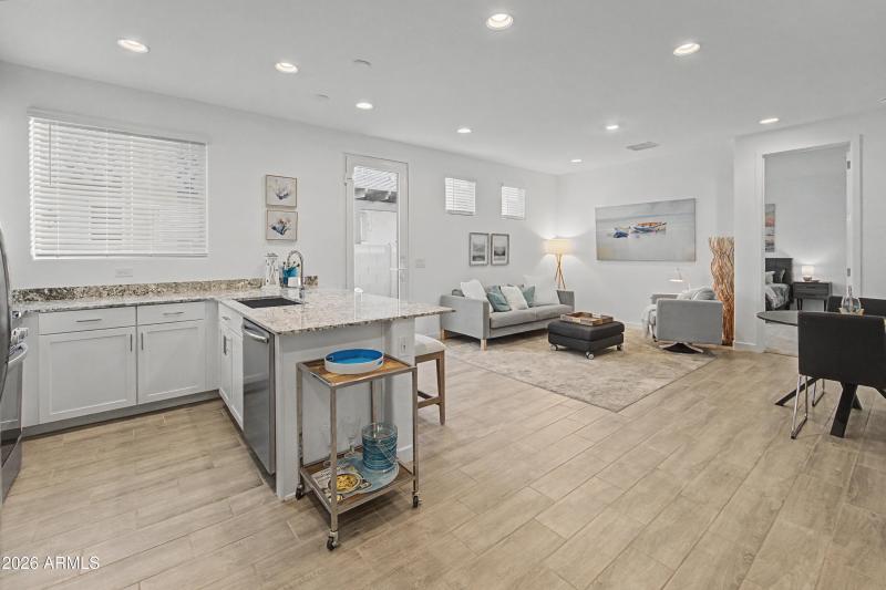 17 APT 1 KIT to Liv52_DSC00313