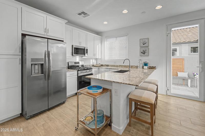 17 APT 2 a kitchen 04_DSC00074 good apt