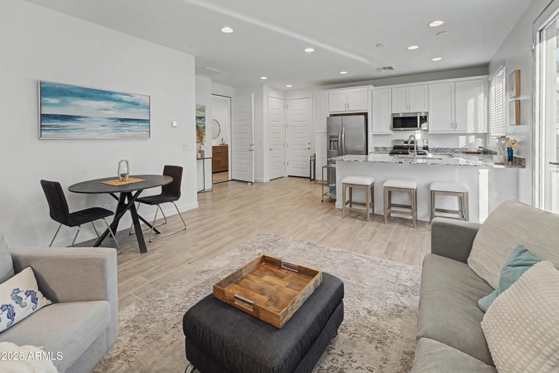 17 APT 3 LIV 11_DSC00109