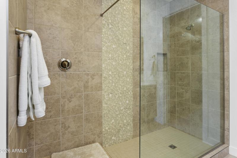 10260EWhiteFeather1041021