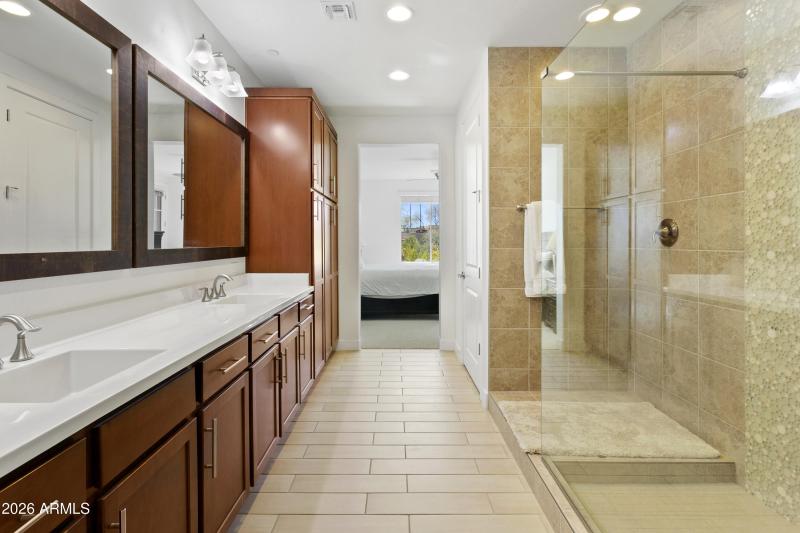 10260EWhiteFeather1041019