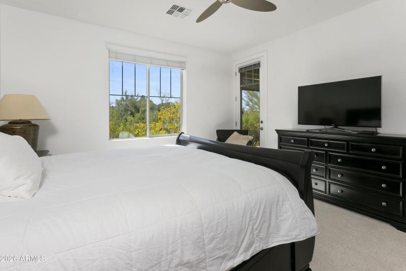 10260EWhiteFeather1041018