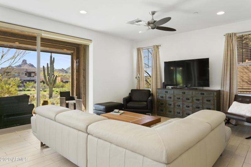 10260EWhiteFeather1041005