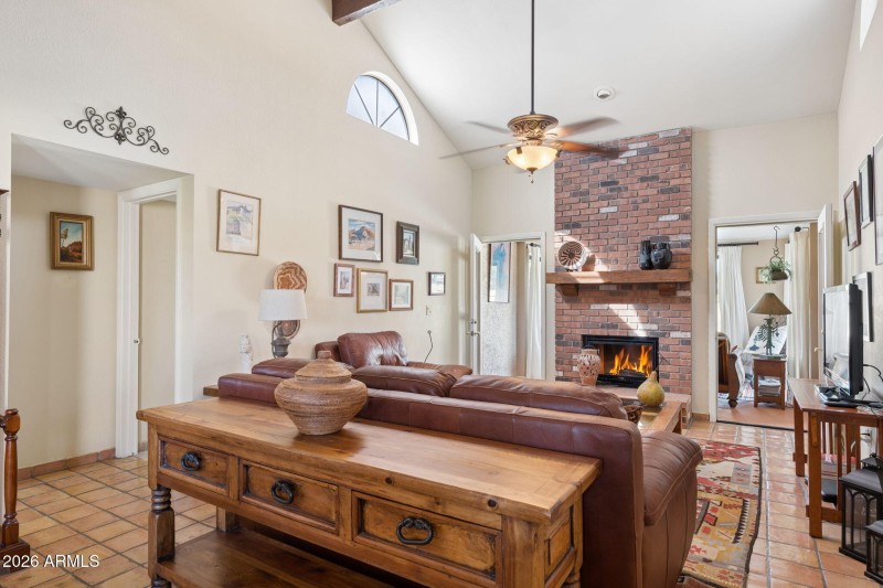 4-web-or-mls-9066-e-evans-dr