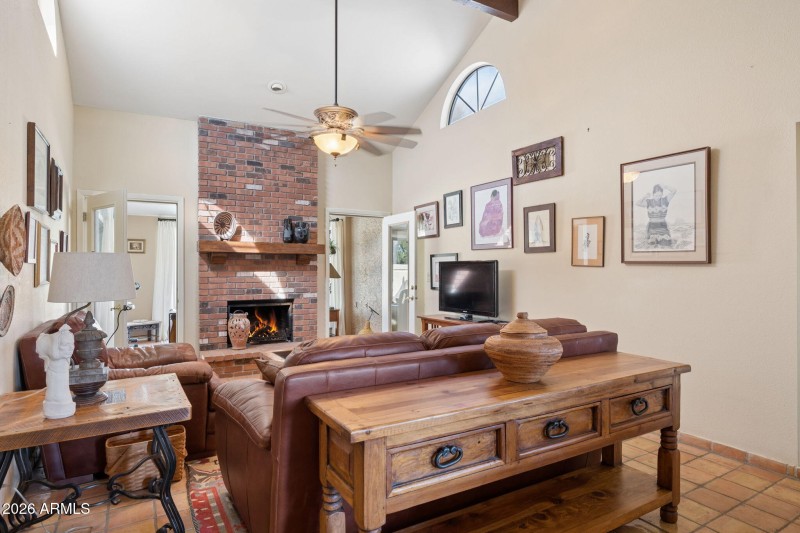 5-web-or-mls-9066-e-evans-dr