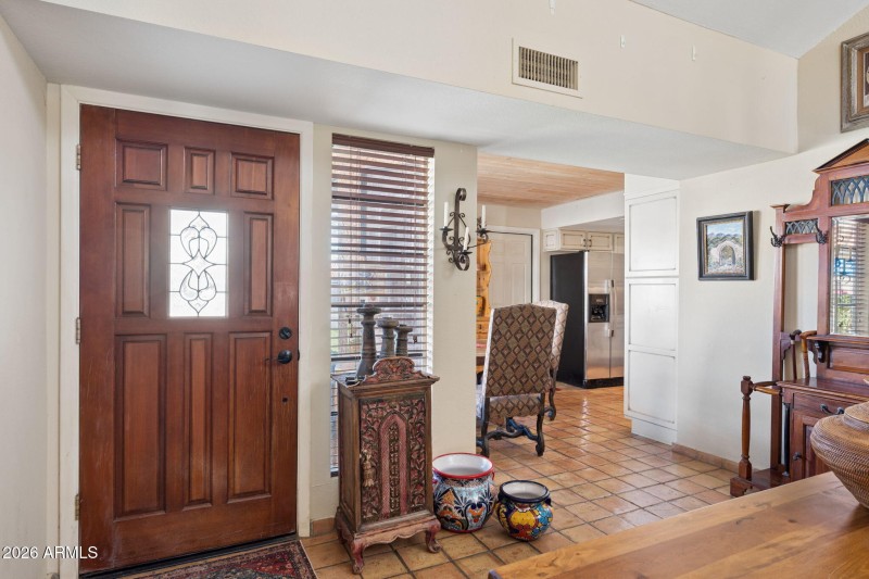 6-web-or-mls-9066-e-evans-dr