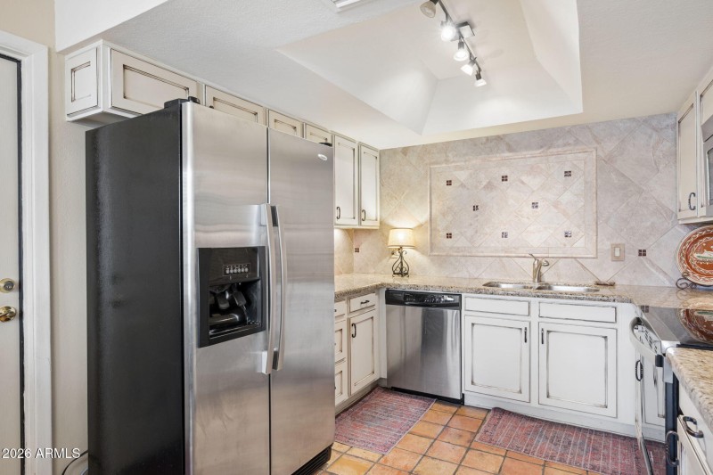 11-web-or-mls-9066-e-evans-dr