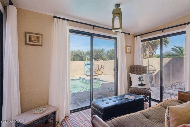 13-web-or-mls-9066-e-evans-dr