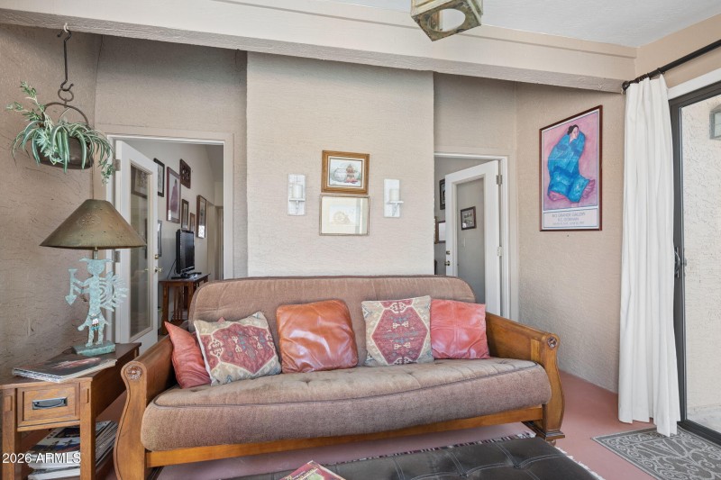 14-web-or-mls-9066-e-evans-dr