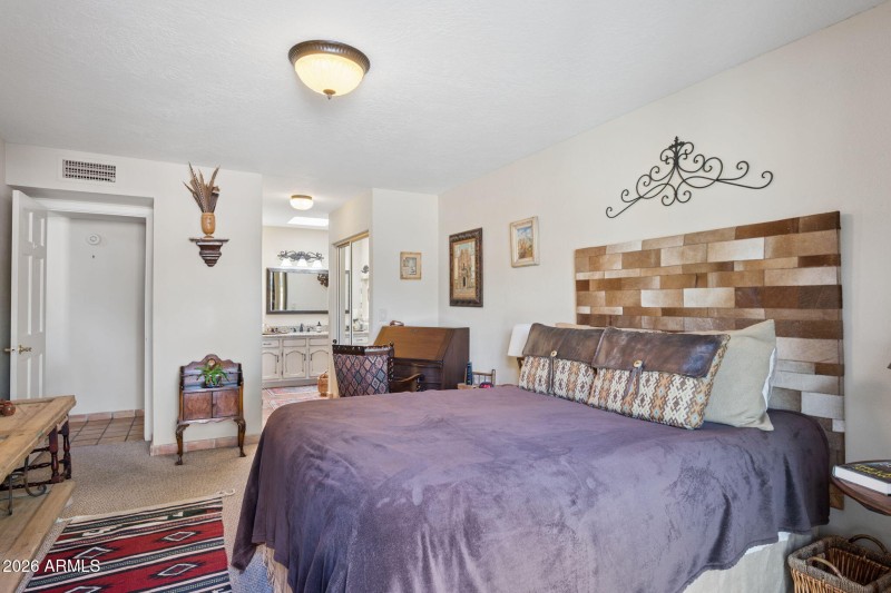 16-web-or-mls-9066-e-evans-dr