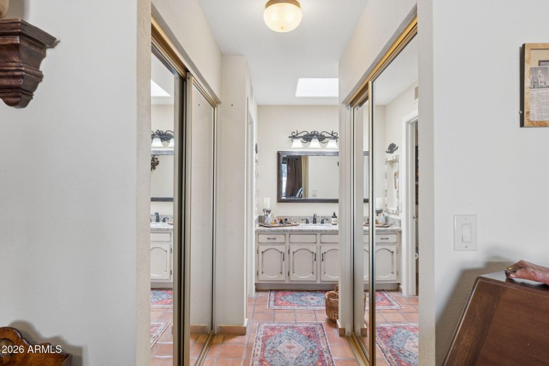 18-web-or-mls-9066-e-evans-dr