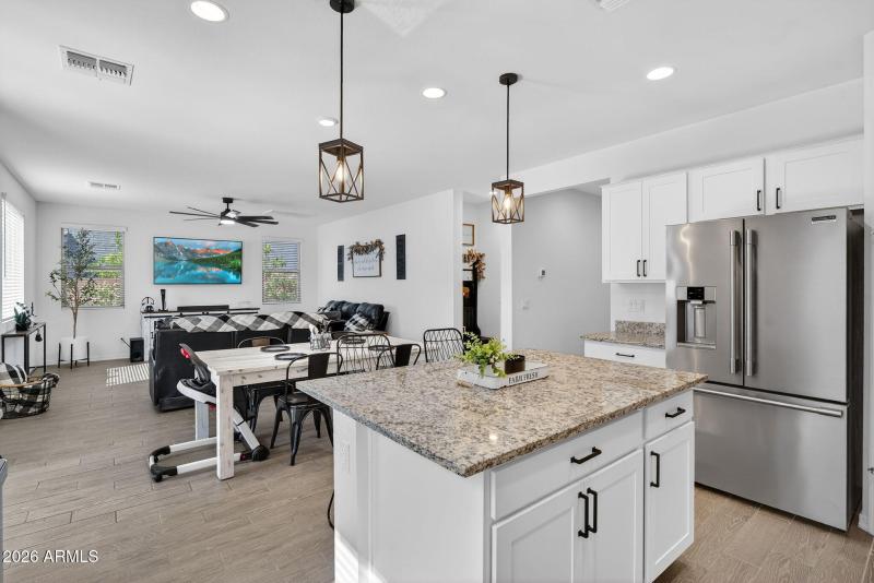 8-web-or-mls-01E Sector Dr