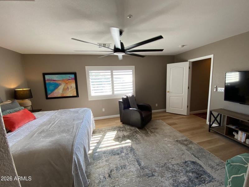 Comfy Master with large TV