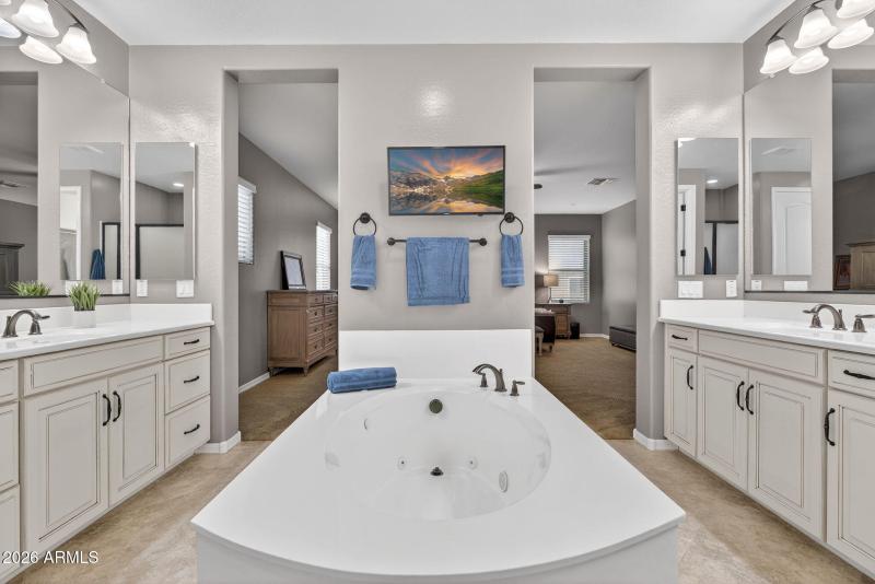 37-web-or-mls-55 Wyatt Way