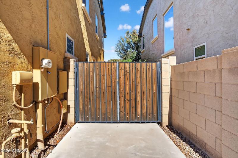 72-web-or-mls-73 Wyatt Way