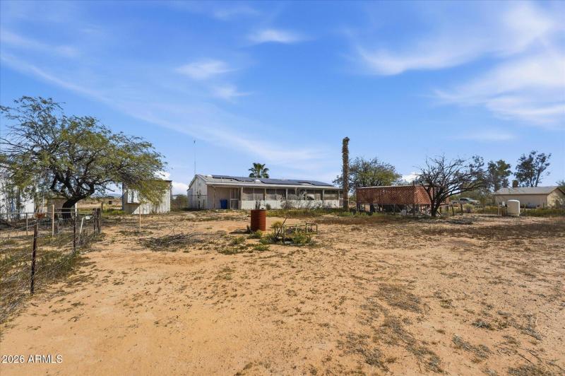 28-027-rear-exterior