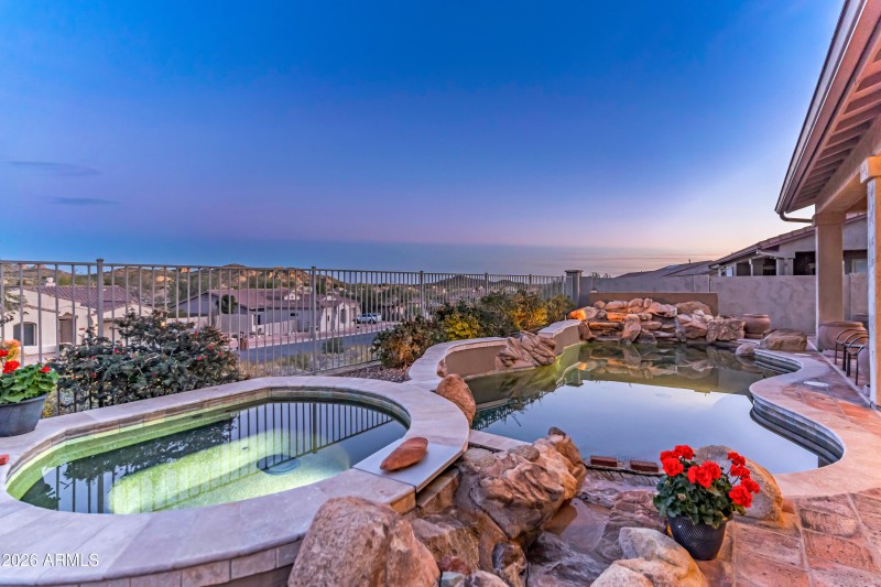 Raised Spa and pool Elevated Lot